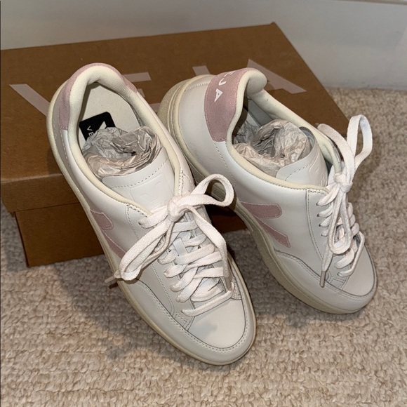 Brand New in Box Veja Extra_White_Babe Leather Sneakers - Picture 7 of 9